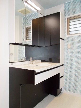 LIXILルミシス 座り使いもできるフルオープンタイプに